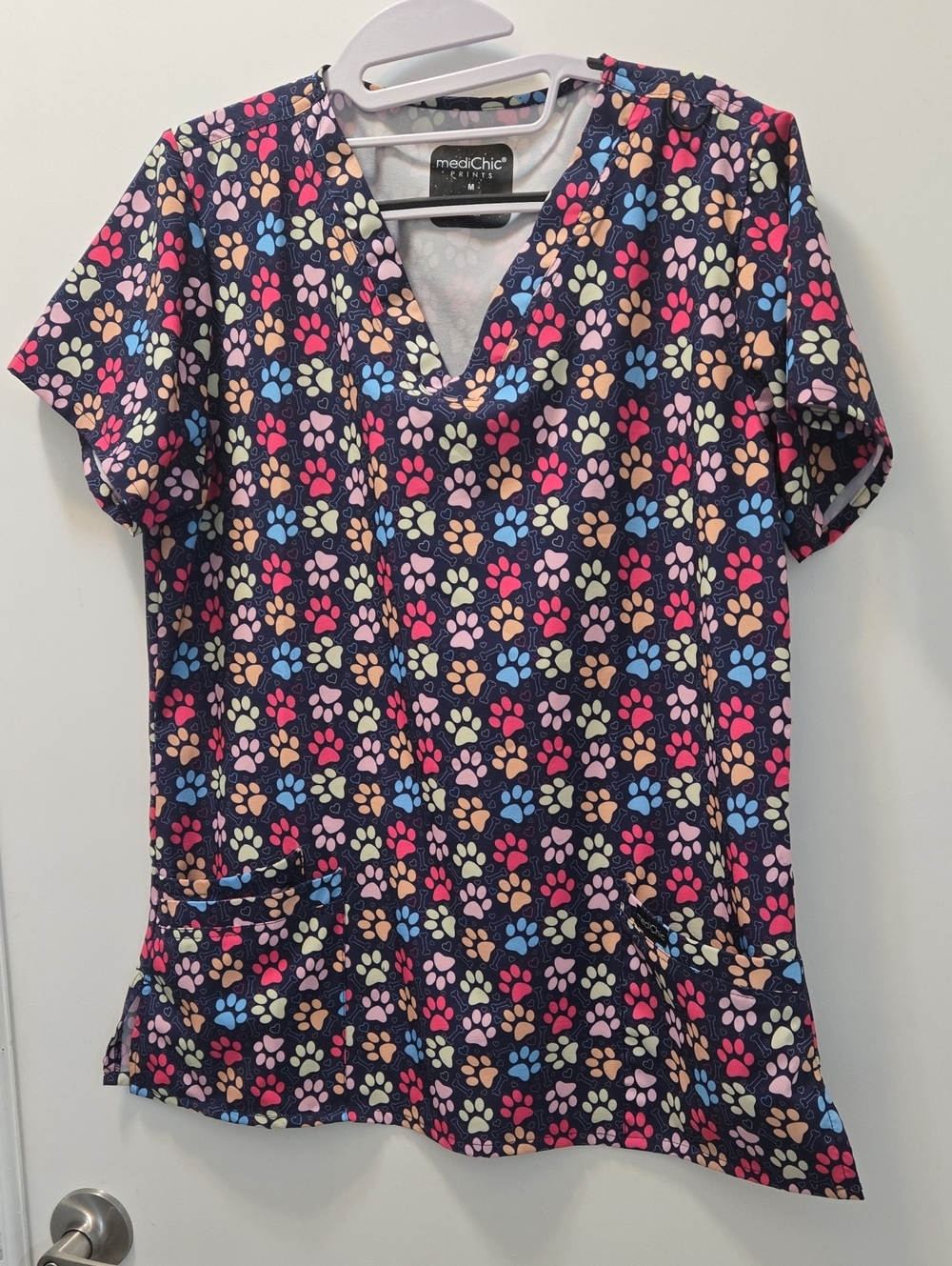 Women's Paw Print V-Neck Scrub Top - Navy Multi